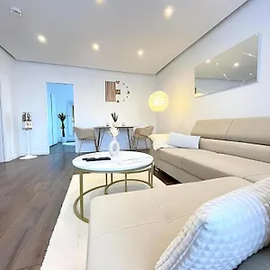 Regency - Stylische Zentrale 50m2 Mit Balkon, Wasserblick Und Netflix Apartment Hannover